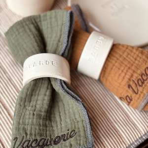 Anillos de Servilleta Modernos y Ecológicos en Resina, Metal, Madera y Vidrio para Decoración de Mesa - Product Image 6