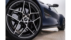 Asequible Aston Martin Vanquish Coupé RWD Certificado de Segunda Mano, Transmisión Automática, Motor Turbo, Neumáticos de 15\", Asientos de Cuero, Color Oscuro - Product Image 4