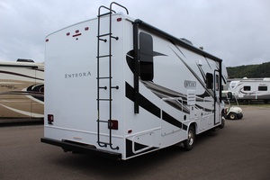 Autocaravana de Lujo ENTEGRA ODYSSEY 2023 Usada, 2.35m, Blanca, para Acampar, Capacidad para 4-6 Personas, Emisión Euro 5, Carga Útil de 11000kg - Product Image 3