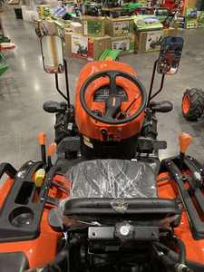Mini tractor Kubota EK1-261 con contrapeso delantero. Tractor Kubota EK1-261 subcompacto usado, limpio y asequible para granja. - Product Image 5