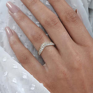 สายเพชรกลม18K 14K แถบแต่งงานแบบโค้งคู่ทำด้วยมือสุดหรูสายหมั้นดีไซน์สวยงาม - Product Image 1