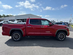 Nueva Toyota Tundra Limited HV 4x4 2025 Estándar, Camioneta de Cabina Doble 4 Puertas - Product Image 3