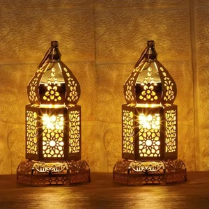 Farol de Vela Marroquí de Metal Dorado Premium Especial para Ramadán con Intrincados Relieves, Brillo Cálido Ambiental, Decoración Festiva Elegante para el Hogar - Product Image 4