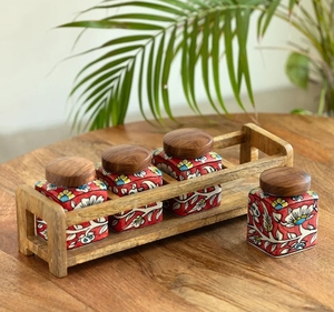 Mughal Cuboidal 'tarros y contenedores de almacenamiento multiusos en cerámica con soporte de madera Juego de 4 herméticos en relieve a mano - Product Image 6
