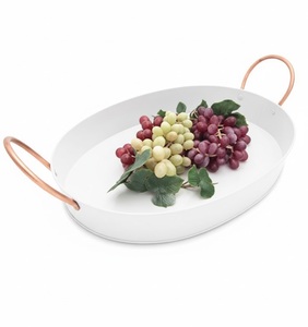 ถาดเสิร์ฟชาและกาแฟทรงรีสีขาวทำจากเหล็กชุบสังกะสี งานแฮนด์เมดพร้อมหูจับโลหะสีทอง สำหรับงานแต่งงาน - Product Image 1