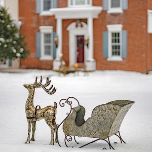 Décoration de Noël en traîneau de renne en métal galvanisé | Présentoir d'art et de porche moderne, durable et écologique pour les vacances en plein air - Product Image 3