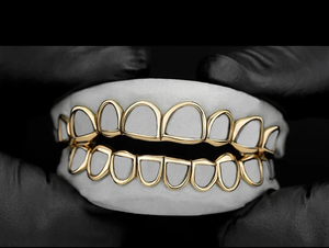 Personalizado hecho a mano Grillz cara abierta diseño clásico Dental oro dientes 18K chapado en oro Grillz sin diamante - Product Image 3