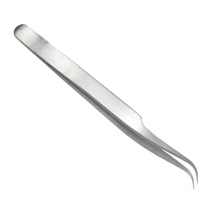 Multi-purpose beauty <b>tweezers</b> ideal for shaping brows, removing <b>blackheads</b>, and other detailed grooming tasks. - Product Image 4