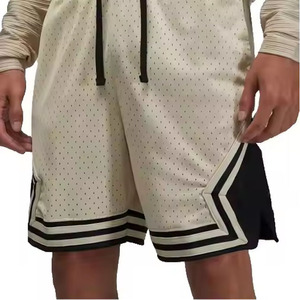 Pantalones cortos de entrenamiento de color gris oscuro para hombre, pantalones cortos de malla de calidad premium para hombre - Product Image 3