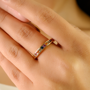 Bague demi-éternité unisexe en or jaune 14 carats, sertie de saphirs multicolores arc-en-ciel, faite à la main, empilable, bijoux en pierres précieuses - Product Image 4