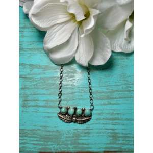 Collier en turquoise lune bleue et argent sterling, fait main, bijoux culturels Navajo, objet de collection - Product Image 1