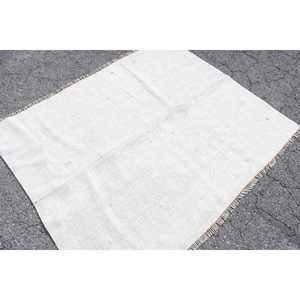 พรมลายดอกไม้สีขาวสไตล์วินเทจแบบตุรกี ขนาด 5.4x4.4 ฟุต ทำจากขนสัตว์ - Product Image 4