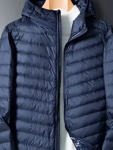 Veste à capuche légère en polyester 100% pour hommes, manteau d'hiver décontracté à col montant et logo sur le devant avec poches - Product Image 5
