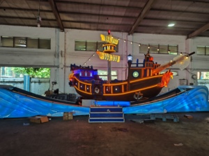 Parc d'attractions aux couleurs vives et éclairé, voiture volante de bateau de pirate pour adultes à vendre - Product Image 4