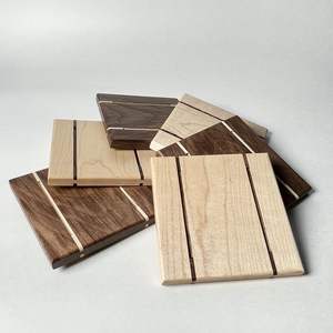 Ensemble de dessous-de-verre en bois fabriqué à partir de bois dur naturel avec une finition lisse pour la protection quotidienne de la table - Product Image 2