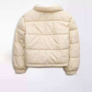 Chaqueta acolchada recortada Latte duradera y acogedora para Mujer | Elegante abrigo corto de invierno para uso diario - Product Image 6