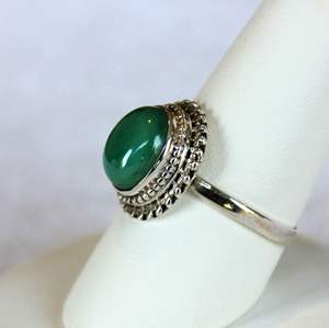 Top Grade Fantaisie Vert Onyx Anneau Personnalisé Fête Argent 925 Bande Bijoux De Fiançailles Cadeau pour Les Femmes Offre Spéciale Canal Technologie OEM - Product Image 2