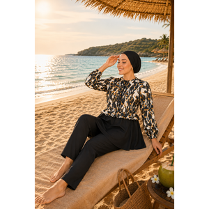 Conjunto de Traje de Baño de Tres Piezas con Estampado Negro y Naranja, Top con Volantes, Cierre de Cremallera en la Cintura, Estilo Burkini con Pantalones, MOQ 2 Piezas - Product Image 1