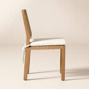 Elegante y cómoda silla de ratán natural con respaldo arqueado y Marco de teca sólida, perfecta para comedores o áreas de patio - Product Image 2