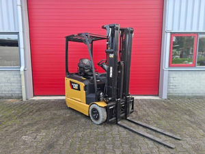 Chariot élévateur à contrepoids jaune 1,5 tonne avec moteur AC pour entrepôt, hauteur de levage 2500 mm - Product Image 2