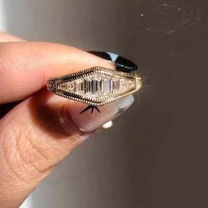 Bague de fiançailles classique en or, style filigrane avec serti Milgrain, taille ovale conique, ornementée de pierres de laboratoire, style Art Déco vintage, bijoux de mariage pour femme - Product Image 1