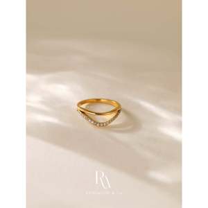 Anello a Doppia Fascia Placcato Oro 18K con Onde e Brillanti Zirconi CZ, Regalo per Lei o per la Mamma - Product Image 1