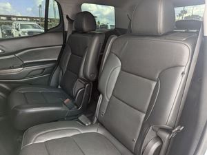 รถ SUV ปี 2023 รุ่น ACADIA SLT FWD เกียร์ 9 สปีด เบนซิน ขับเคลื่อนล้อหน้า 228 แรงม้า สีเมทัลลิก HGM สภาพดี ใช้งานได้ปกติ - Product Image 3