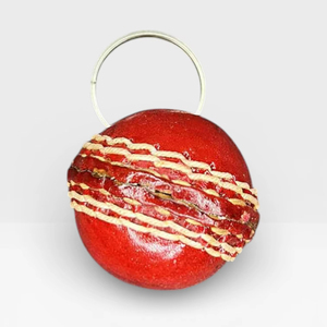 Porte-clés mini balle de cricket avec logo personnalisé 2025 porte-clés en cuir véritable avec promotions pour les fans de cricket - Product Image 1