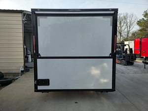 Camion de restauration mobile 8,5' x 16' blanc avec finitions noires, pour événements et traiteur, à vendre - Product Image 3