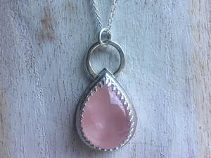 Pendentif en argent sterling 925 avec quartz rose attrayant de 13x18 mm, serti en bélière, nouveau pendentif élégant pour un cadeau de la Saint-Valentin - Product Image 1