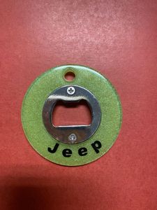 Abrebotellas de resina duradera con aspecto único hecho a mano, perfecto para regalar en cumpleaños, bodas y eventos familiares especiales - Product Image 2