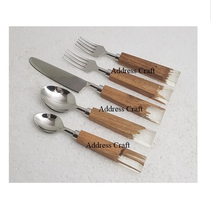 Phong Cách Phương Tây Thép Không Gỉ Bạc Flatware Set Gỗ Xử Lý <span class=keywords><strong>2025</strong></span> <span class=keywords><strong>Hot</strong></span> Bán Thực Phẩm An Toàn Dao Kéo Bữa Ăn Tối Muỗng Pho Mát Dao Ngã Ba - Product Image 3