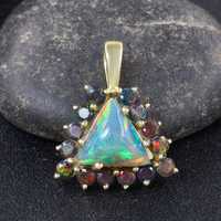Pendentif de fiançailles de luxe pour femme en argent sterling plaqué or 14 carats avec opale trillion noire incandescente certifiée IGI