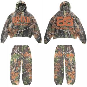 ชุดวอร์มเทคฟลีซแบบยูนิเซ็กซ์สำหรับผู้ผลิตเสื้อผ้า ชุดจ็อกเกอร์สเวตสูท พร้อมโลโก้พิมพ์นูนแบบกำหนดเอง กางเกงสเวตแพนท์ทรงบานและเสื้อฮู้ด - Product Image 1