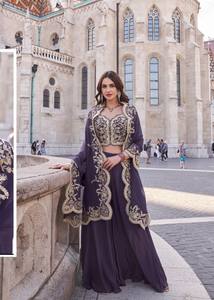 Elégant Heavy Rayon Women's Kurti Set New Designer Festive Wear avec Exquis Four Side Print Work pour des occasions spéciales - Product Image 4