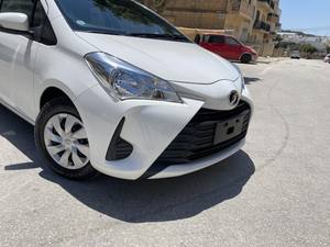 TOYOTA VITZ 2019 1300cc EXTRAS COMPLETAS USADO - Product Image 3