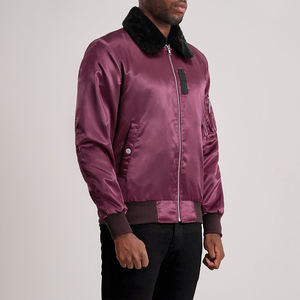 Chaqueta de Piloto Magenta para Hombre, Cuello de Piel Sintética Negra, Cierre Completo, Bolsillos Utilitarios en las Mangas, Acabado Satinado Brillante, Chaqueta Bomber Urbana y Elegante - Product Image 3