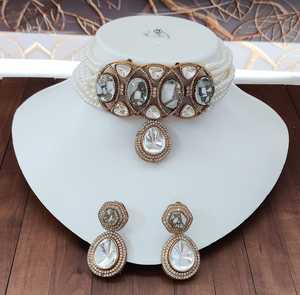 Conjunto de Collar Choker de Perlas Blancas con Piedras de Polka y Cobre, Diseño Único, Collar Tradicional Indio, Perfecto para Fiestas - Product Image 5