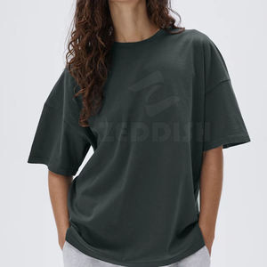 Les t-shirts surdimensionnés pour femmes vous gardent chic et détendue toute la journée dans des t-shirts surdimensionnés pour femmes - Product Image 6