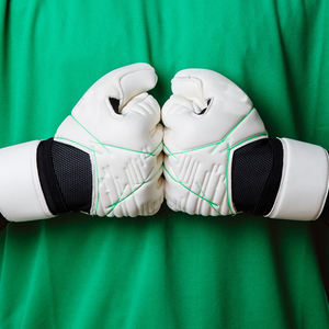 Gants de gardien de but de football professionnels de 4mm doigts de protection en cuir respirant prix raisonnables - Product Image 5