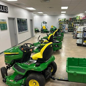 Tractor cortacésped John Deeere con cargador frontal e implementos de retroexcavadora trasera - Product Image 1