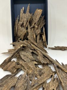 Copeaux de bois de fourmi de bonne qualité spécial du Vietnam parfum agréable artisanat à la main qualité Double souper Bakhoor AOW2 - Product Image 2