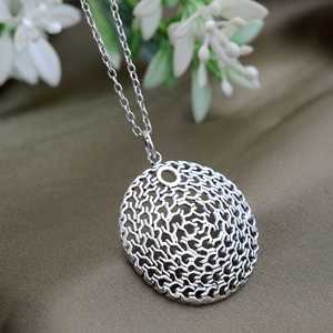 Vente en gros de pendentifs en laiton sans nickel, collier en filigrane mandala à la mode, chaîne à maillons tendance pour femmes et filles, or 18 carats - Product Image 1