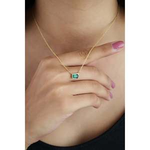 Collier pendentif en zircon émeraude - Chaîne géométrique plaquée rhodium et or rose - Product Image 3