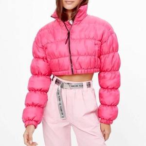 Chaqueta corta y acolchada con logotipo personalizado, abrigos para mujer con cuerdas gruesas y cálidas, chaquetas acolchadas de bombardero de invierno personalizadas - Product Image 1