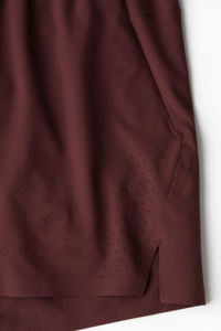 Pantalones cortos deportivos para hombre personalizados al por mayor de secado rápido y cómodos 100% algodón sólido gimnasio correr culturismo pantalones cortos de color granate - Product Image 3