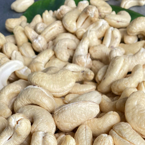 Usine directement noyaux de noix de cajou W210 noix de cajou crues biologiques Santigo Viet Nam avec emballage personnalisé - Product Image 1