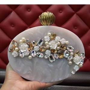 กระเป๋าคลัทช์เรซิ่นที่ทันสมัยพร้อมลวดลายศิลปะ - Product Image 3