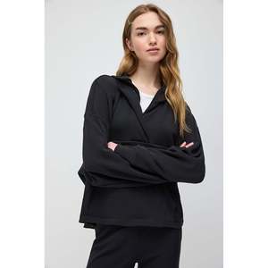 Sweat-shirt à demi-zip avec poche et texture douce - Product Image 2