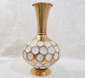 Vase à fleurs en aluminium décoratif pour la maison et l'intérieur martelé design exclusif pot de fleurs de qualité meta vase. - Product Image 4